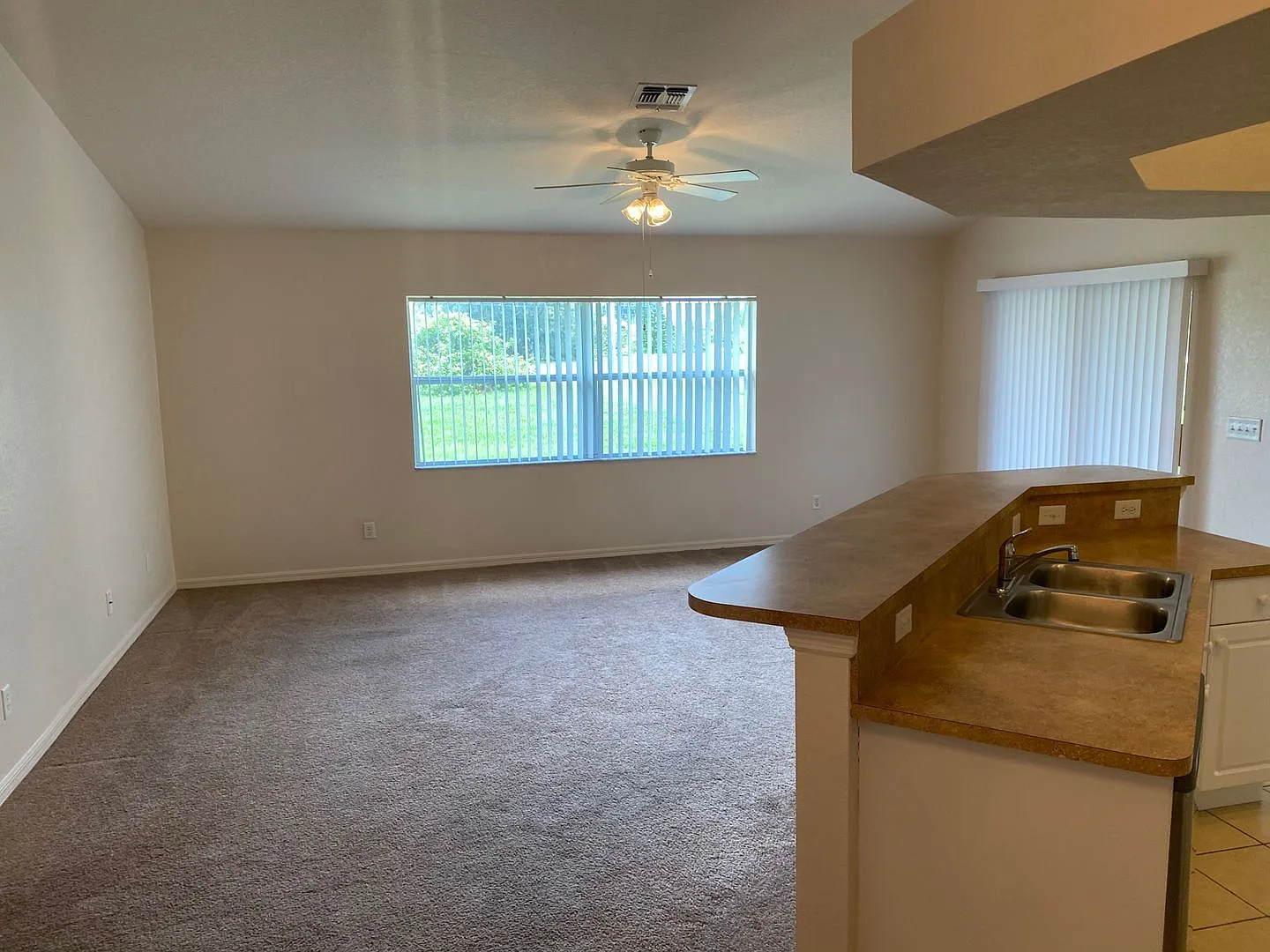 Coming soon 3 bedroom 2 bathroom single family home. — Photo 3