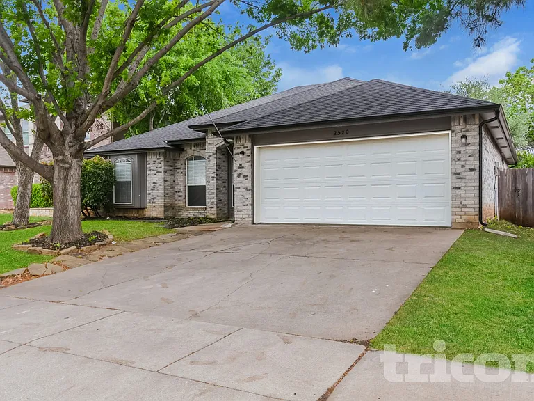 2520 Clovermeadow Dr — Photo 1