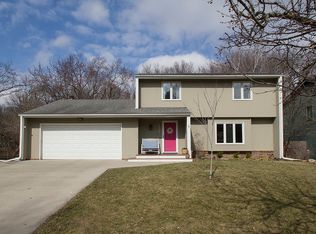 9555 Lincoln Ave, Clive, IA 50325
