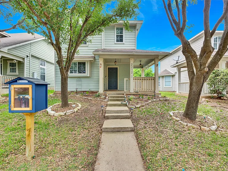 2212 Melissa Oaks Ln — Photo 1