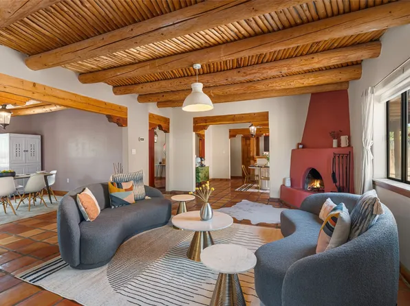 7523 Snow Blossom Rd, Santa Fe, NM 87507