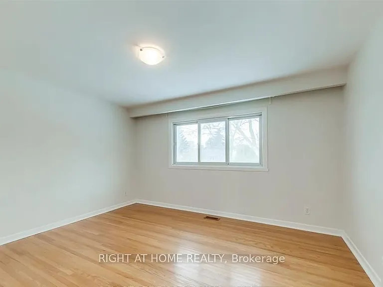 49 Rayne Ave — Photo 11