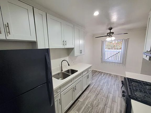 3rd image of 1306 N Las Palmas Ave APT 3