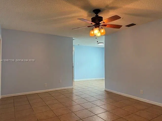 2 bed, 2.0 bath, 2565 sqft, $2,550 — Photo 3