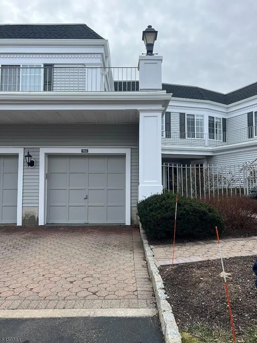 1 bed, 1.0 bath, $2,600 — Photo 1