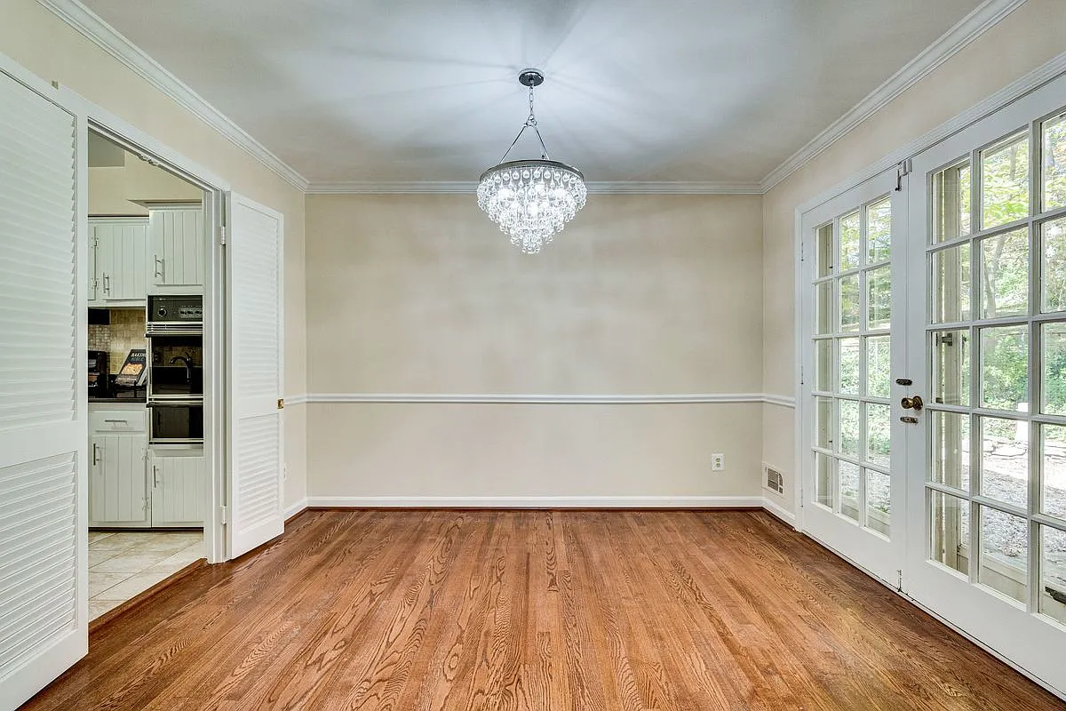 4 bed, 2.5 bath, 2400 sqft, $4,000 — Photo 4