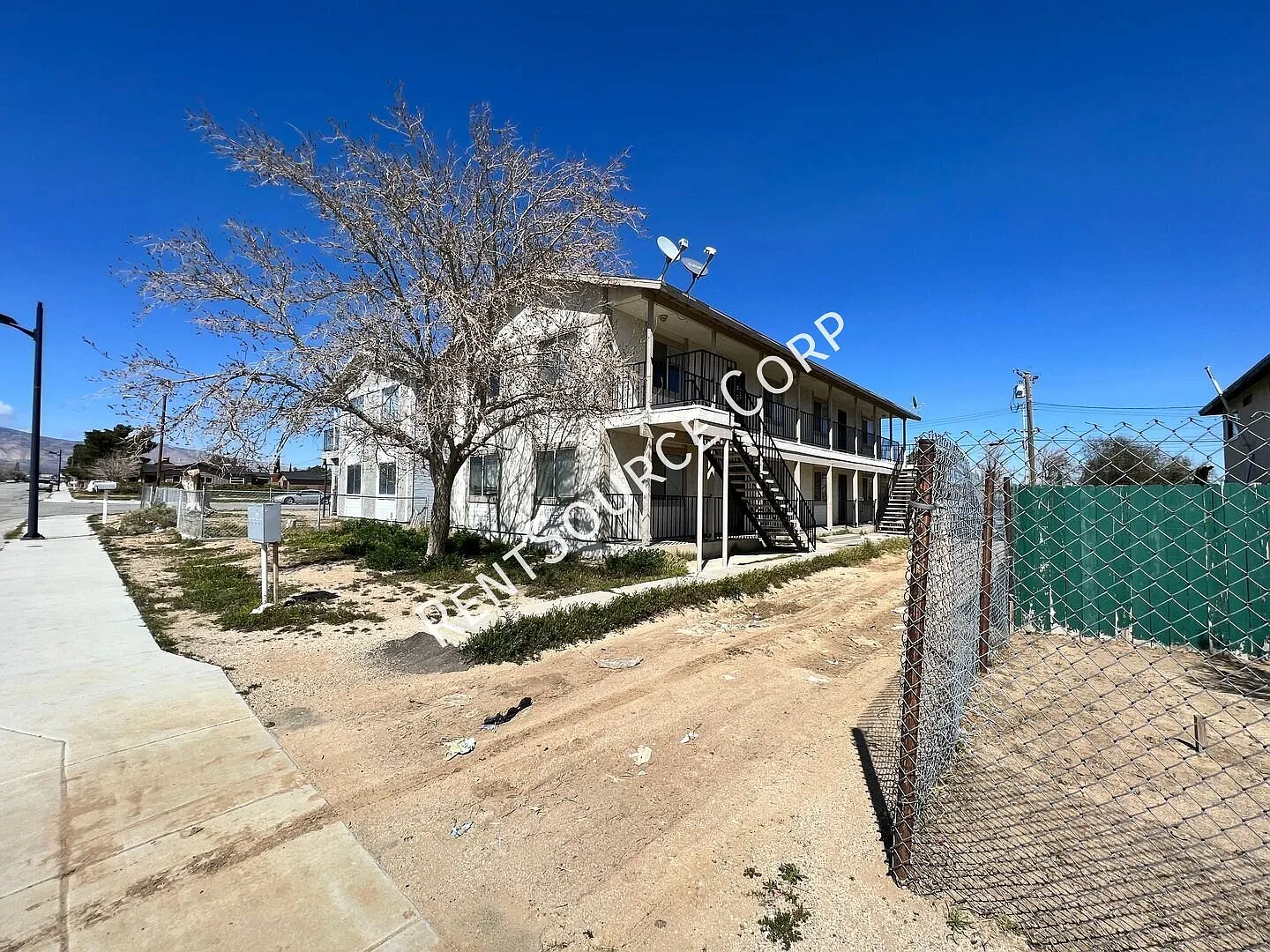 2 Bedrooms/1 Bathrooms Upstairs Condo for Rent in Mojave in Kern County — Photo 1