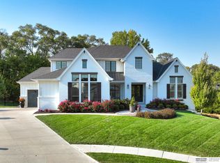 21208 Walnut Cir, Elkhorn, NE 68022