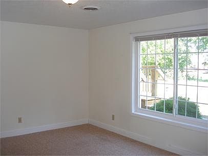 4th image of 618 E Campus Dr APT F