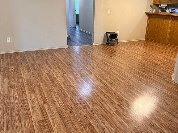 4th image of 11224 Queen Anne Ave