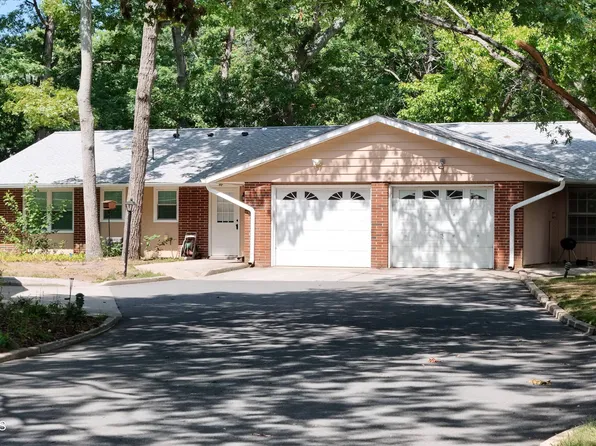 598B Lake Point Drive, Lakewood, NJ 08701