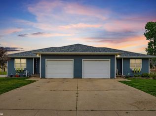 1030/1032 E 12th St N, Newton, IA 50208
