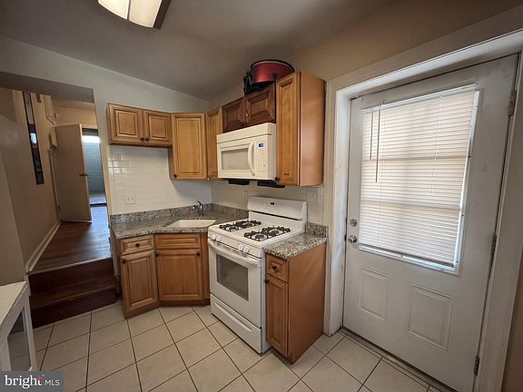 2nd image of 610 Green St