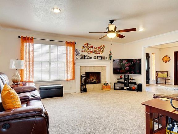 5th image of 8829 Glen Hollow Dr
