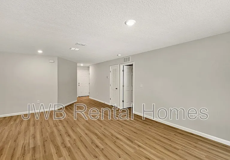 3205 Echo St — Photo 7