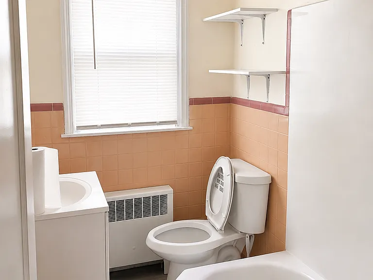 6850 Oxford Ave #1 — Photo 3