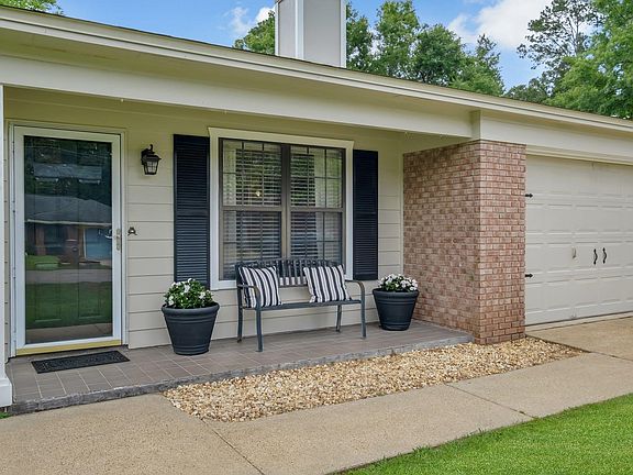 4th image of 3222 Earl Dr