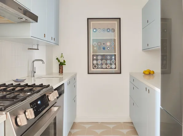 66 Overlook Terrace image 3 of 9