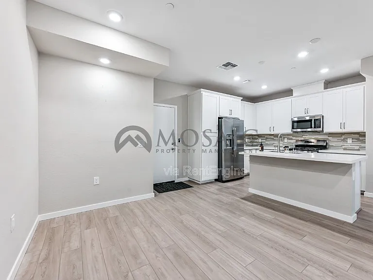 778 E Harper St #103 — Photo 11