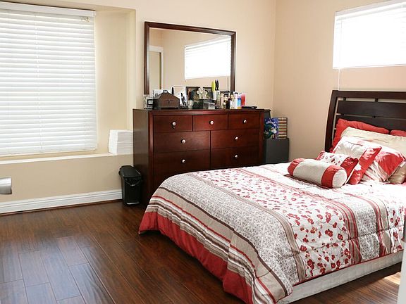 4th image of 21100 Seeley Pl
