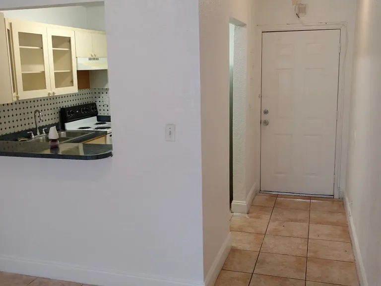652 NW 3rd St #103 — Photo 8
