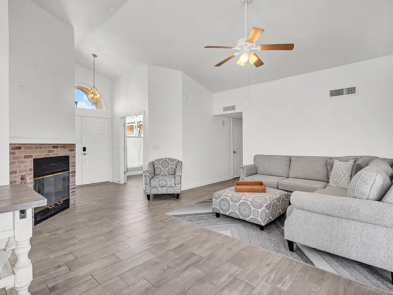 3945 E Salinas St — Photo 19