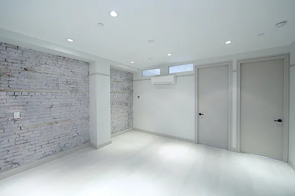 Rented by Voro New York | media 32