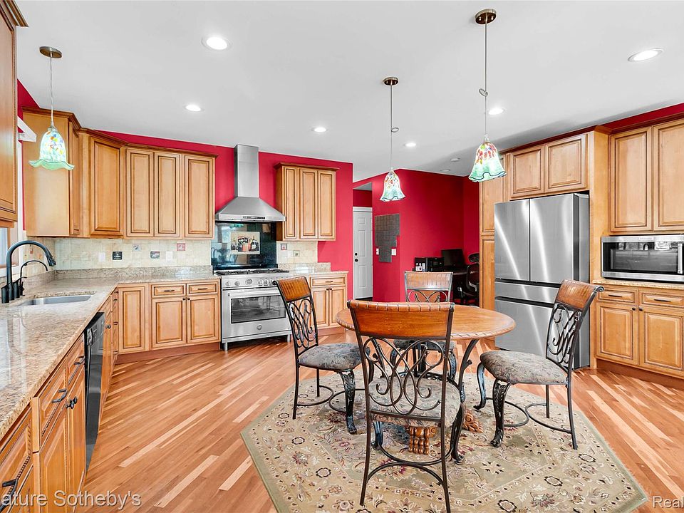 500 Lakeside Dr, photo 6