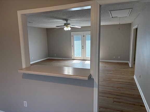 3rd image of 936 Hunters Retreat Dr