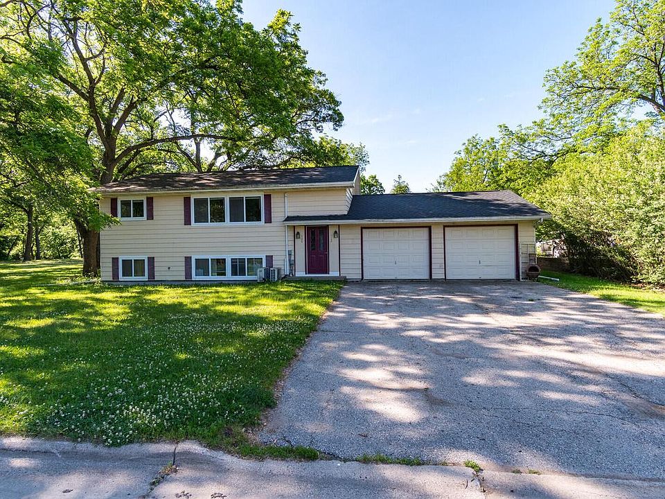 1st image of 400 Derek AVENUE #402