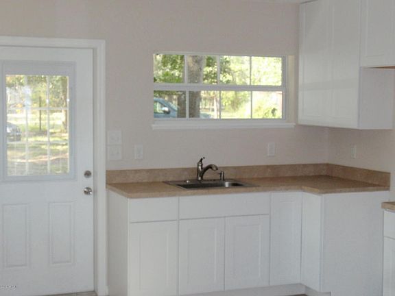 3rd image of 128 Saint Johns Dr