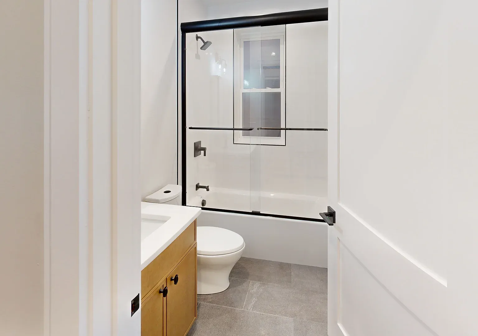 3 bed, 1000 sqft, $5,150 — Photo 4