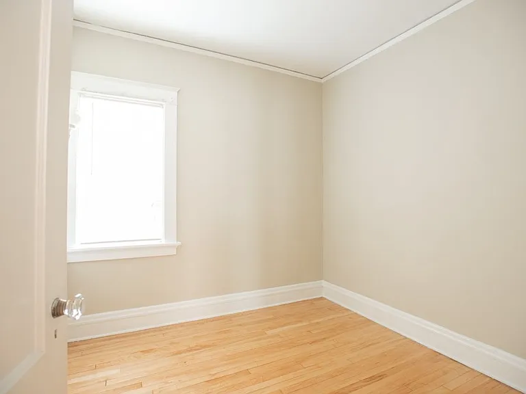 Freshly Renovated 2BR Apartments Near UWM Heat Included — Photo 36