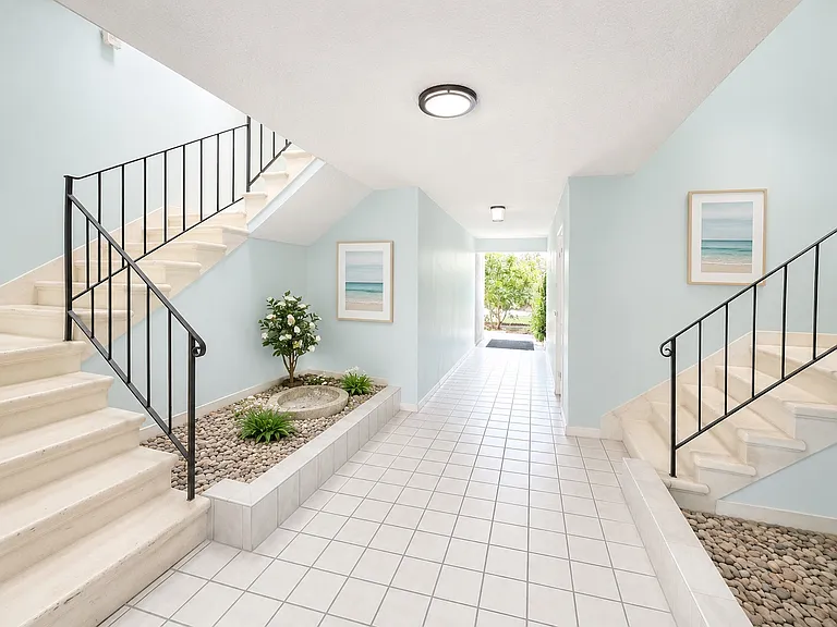 1700 Huntington Dr — Photo 9
