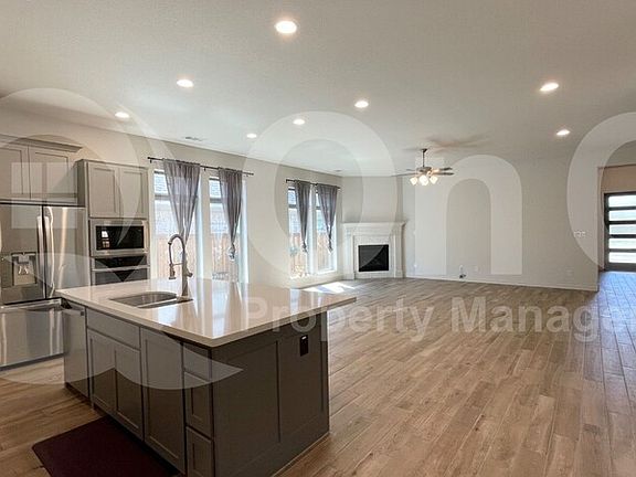 3rd image of 1005 Queens Lake Trl