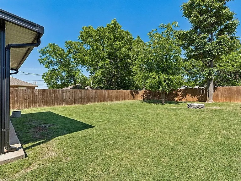 422 Chartrand Ave — Photo 17