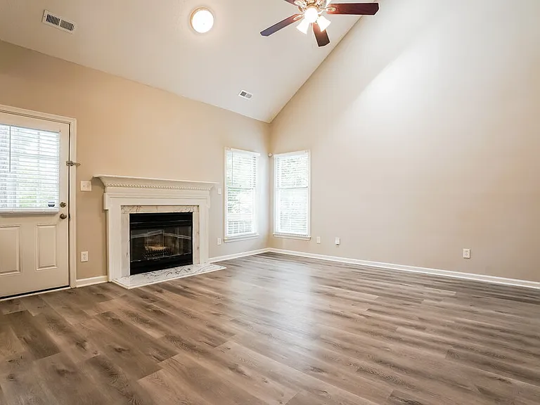 1011 Laurens Way — Photo 4