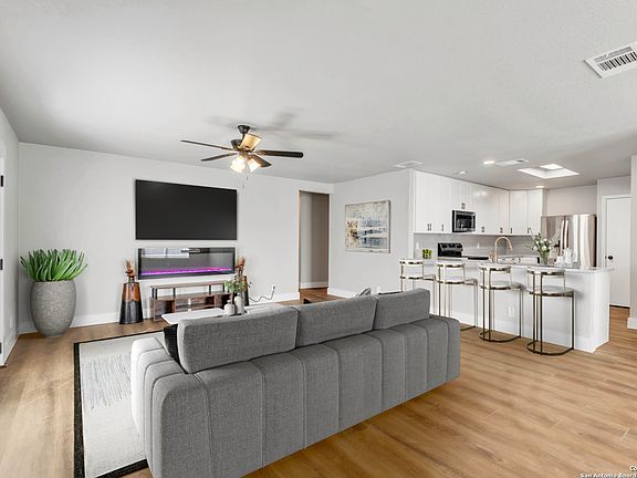 5th image of 8219 LAUREL BEND