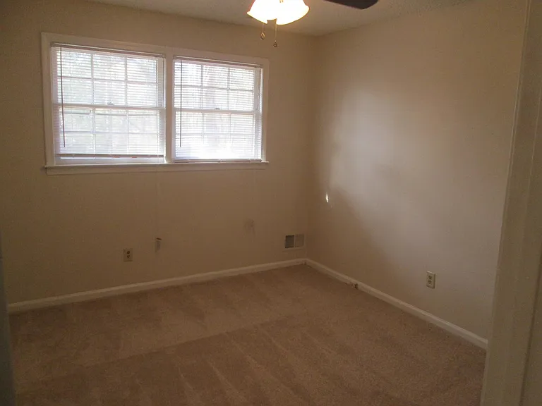 105 Landford Ct — Photo 7