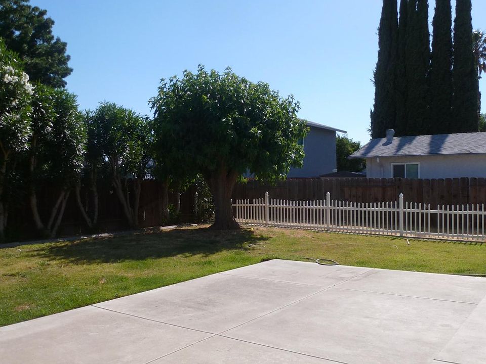 2nd image of 1630 W Beverly Pl