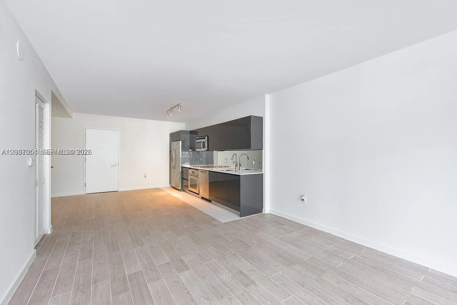 1 bed, 710 sqft, $406 — Photo 1