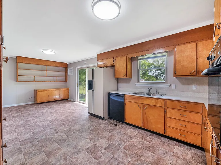 450 Bouton Dr — Photo 5