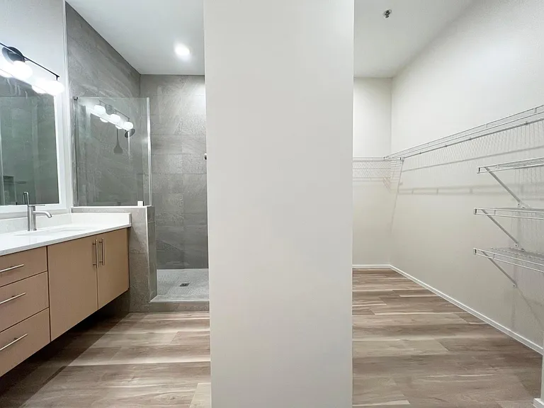 547 Winton Ter NE #2E — Photo 5