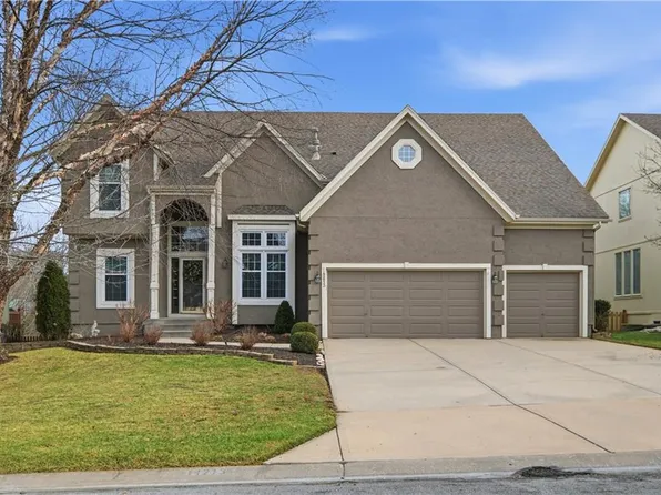 14213 Parkhill St, Overland Park, KS 66221