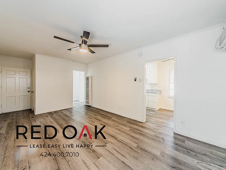 12122 Oxnard St #6 — Photo 3