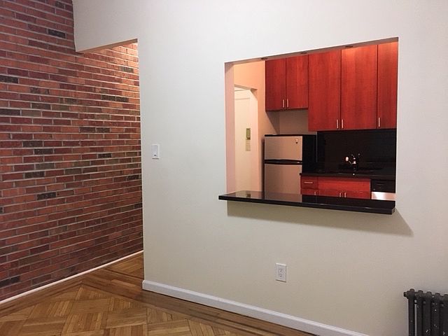 1st image of 125 Washington Pl APT 1D