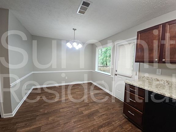 5th image of 2651 Parkside Way