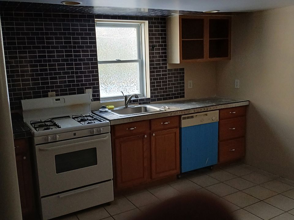 2nd image of 10916 Oakwood Dr
