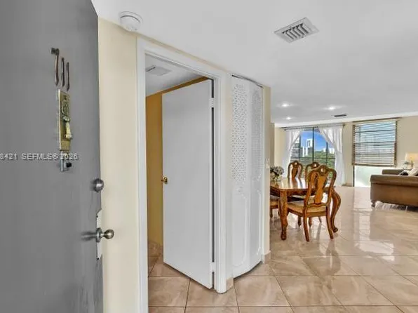 20400 W Country Club Dr APT 711, Aventura, FL 33180