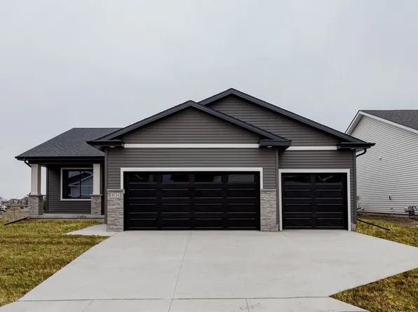 9724 Thorton Dr, Johnston, IA 50131